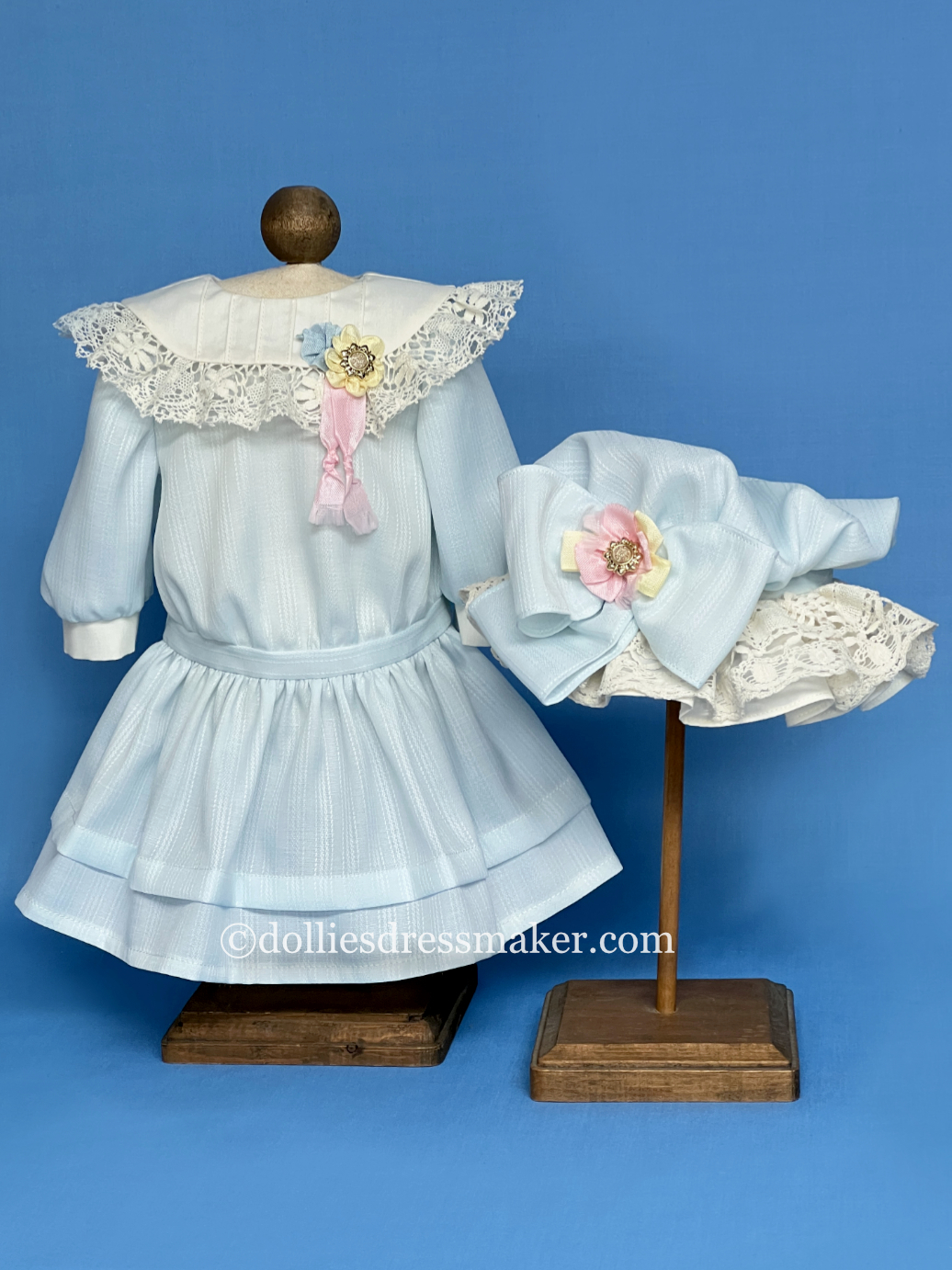 Dress with Bertha Collar and Mob Cap | American Girl Doll Samantha • Nellie