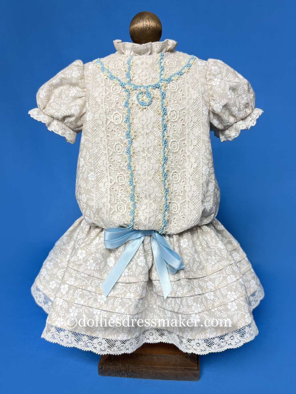 Dress with Tucks and Vintage Lace | American Girl Doll Samantha • Nellie