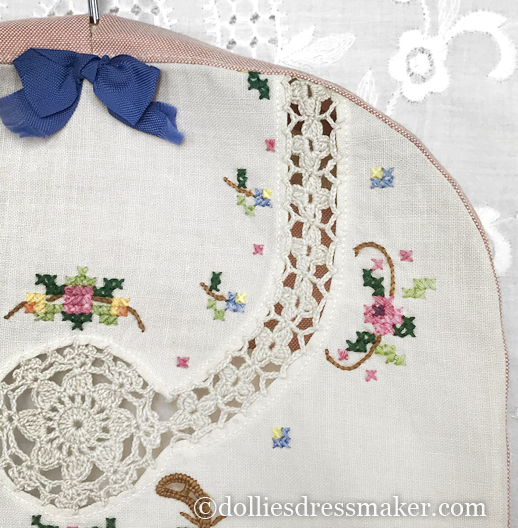 Dollies Closet | Dust Cover | Hanger | 2-Piece Set
